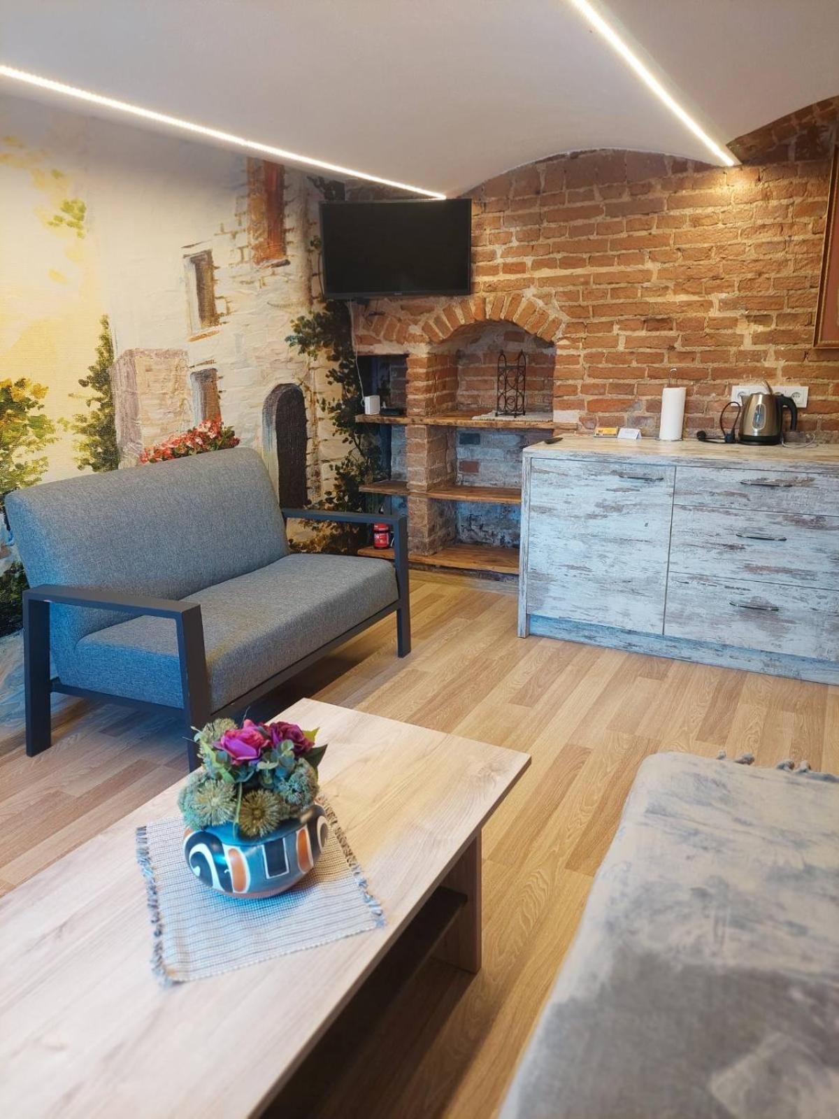 Lapiu Ola Apartment Utena Bagian luar foto
