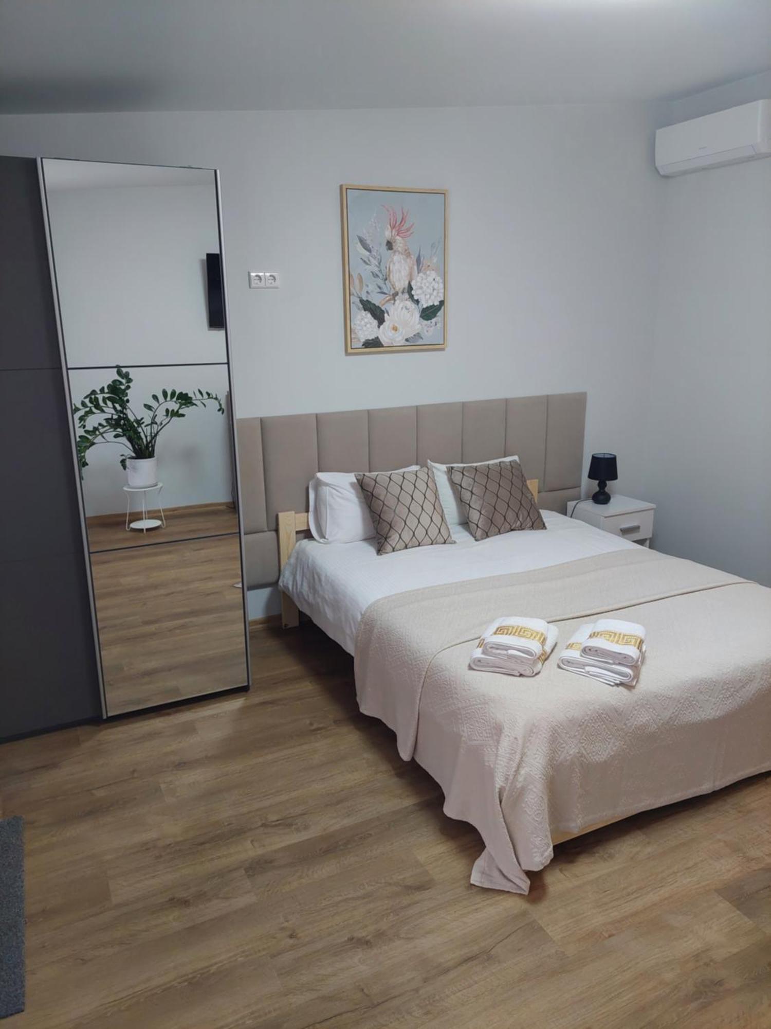 Lapiu Ola Apartment Utena Bagian luar foto